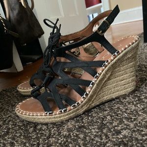 Size 8 black sandal wedge!